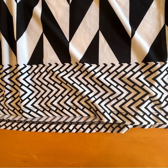 Anthony Richard’s 2X black white geometric print sequin collar tunic top - Picture 5 of 12